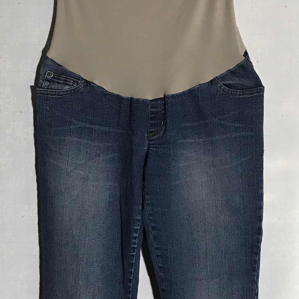 B-C1-1Maternity Petite jeans